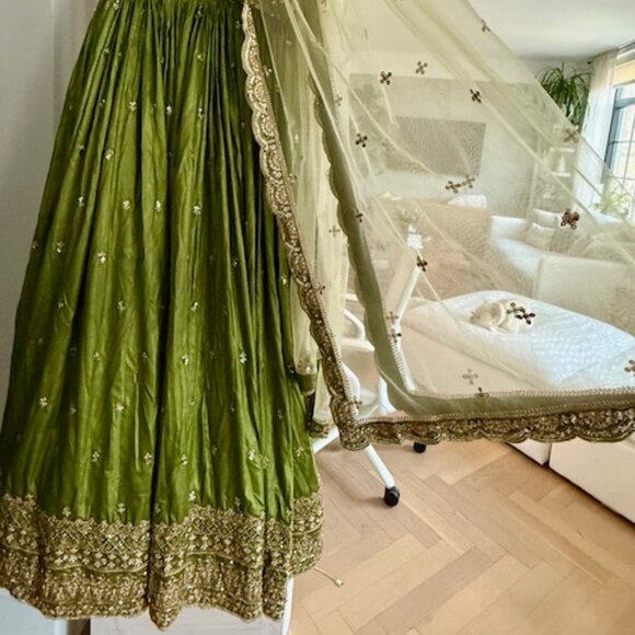 Mehendi Green Embroidered Anarkali - Picture 4 of 8